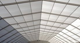 Toiture à résistance moyenne ou élevée pour bâtiment préfabriqué